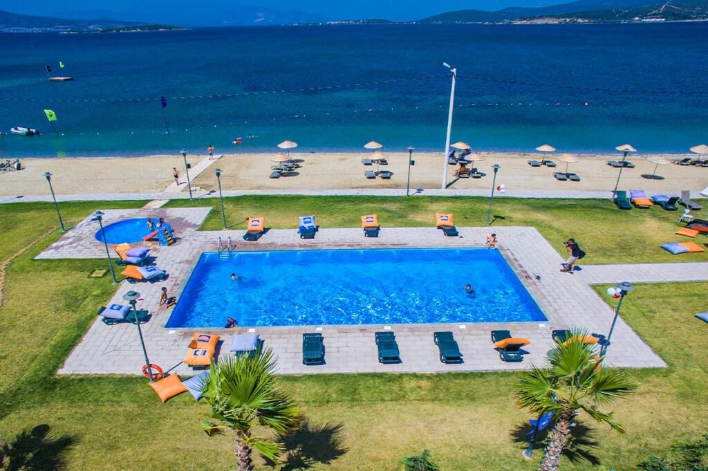 MEGAPOL URLA EVLERİ Sermed Havuz Prefabrik Havuz Yapımı